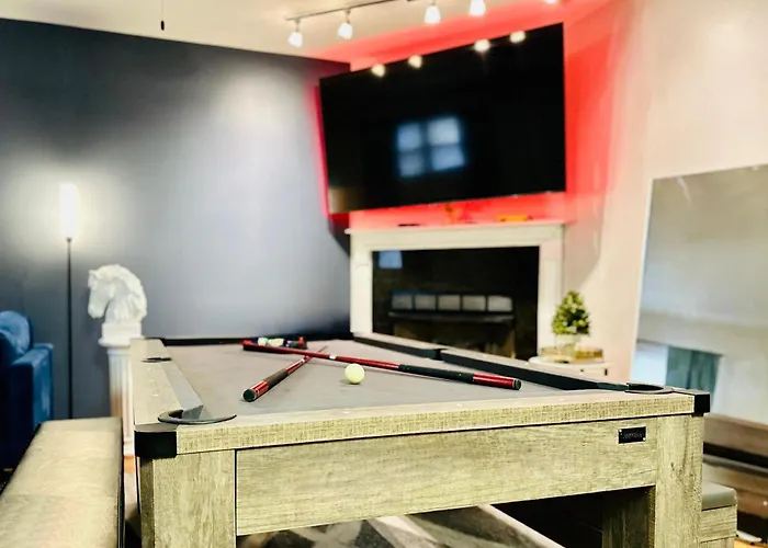 Pool Table, Pingpong, Arcade, 2-Car Parking, 3 Floors!